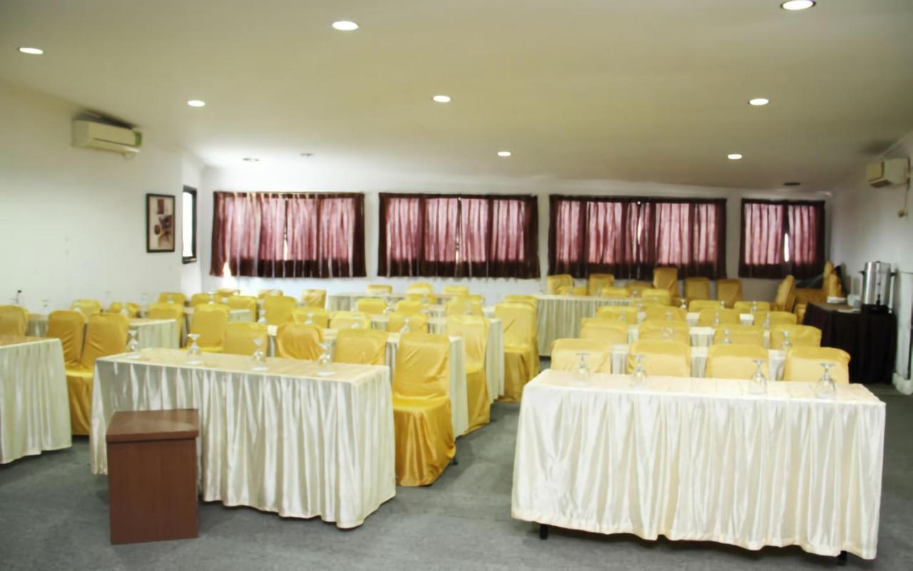 Al-Badar Hotel Syariah Macasar Exterior foto