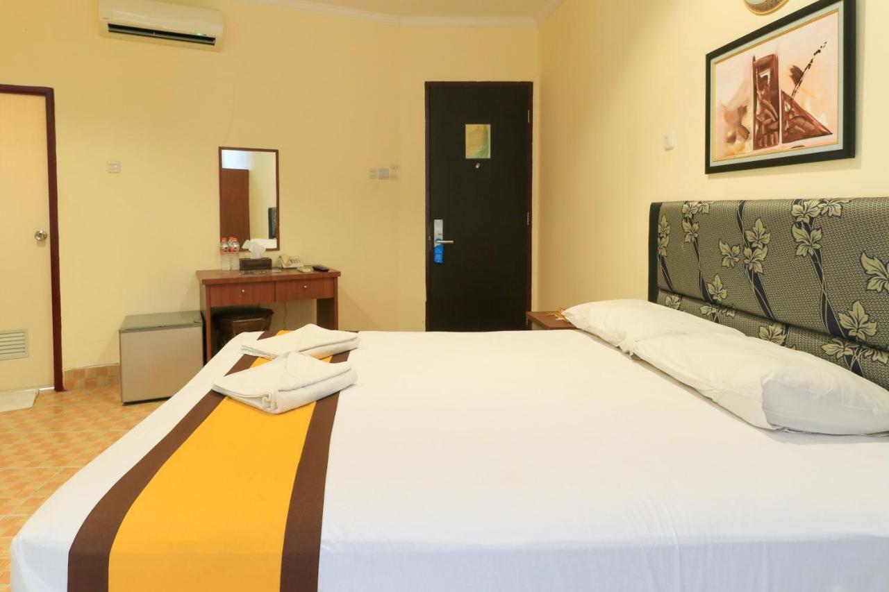 Al-Badar Hotel Syariah Macasar Exterior foto