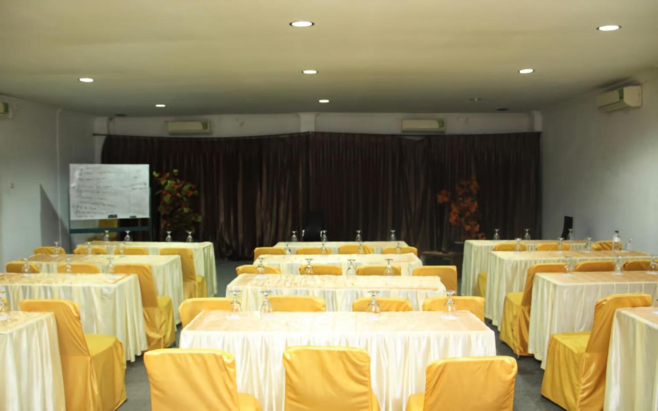 Al-Badar Hotel Syariah Macasar Exterior foto